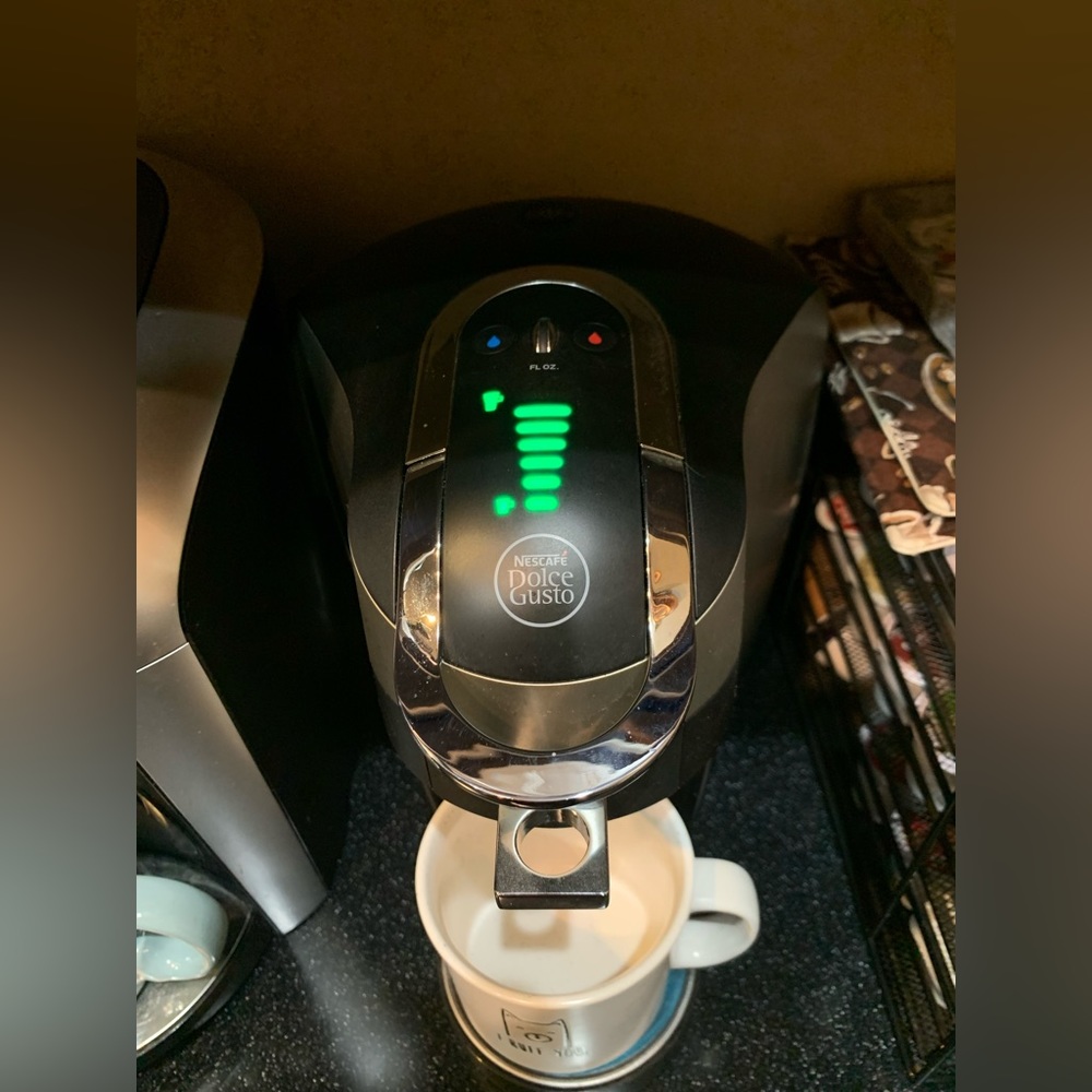 Very good condition coffee maker nescafe Dolce Gusto
